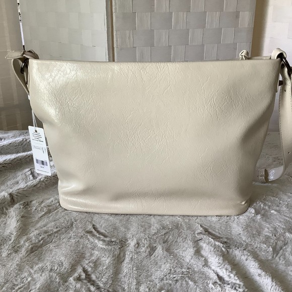 Urban Expressions Cream Leather Shoulder Bag - Picture 8 of 11
